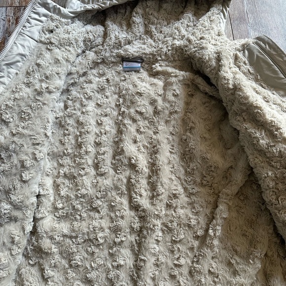 Columbia Plush Fleece Jacket in Cream - Picture 4 of 8